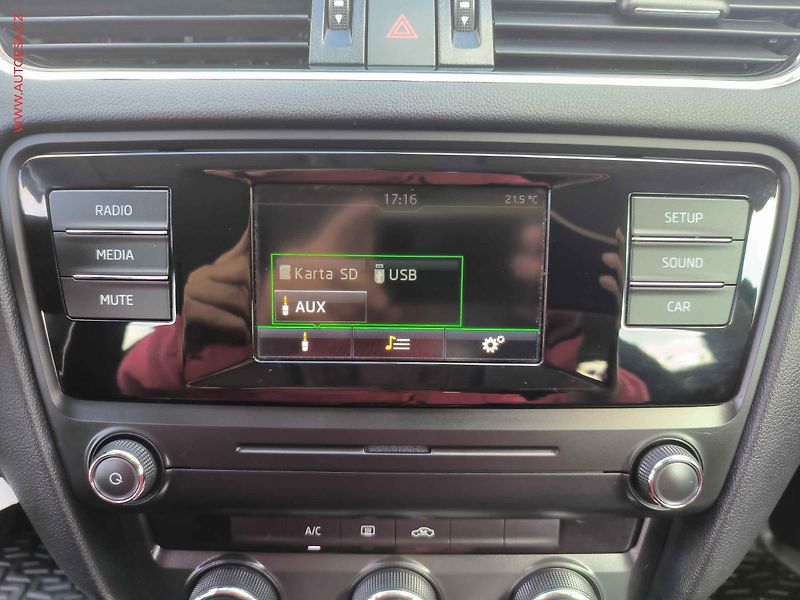 Škoda Octavia (2015) 1.6TDi, ČR, AC, park.čidla - fotka 12 z 17