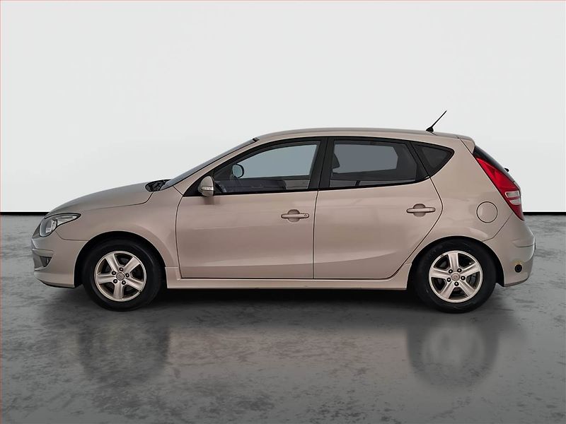 Hyundai i30 (2011) 1.4 CVVT, LPG, po STK, Tažné - fotka 3 z 16