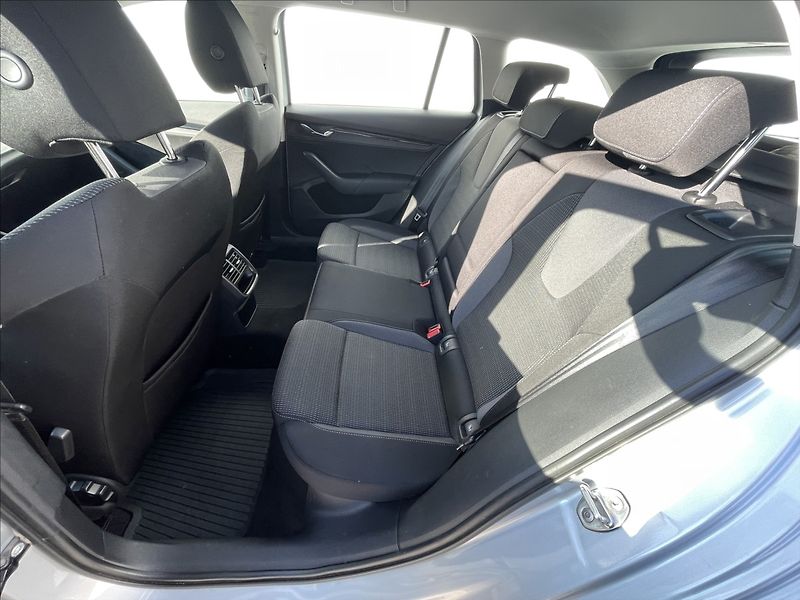 Škoda Octavia 2,0 TDI 4x4 DSG Ambi Plus TZ - fotka 15 z 22