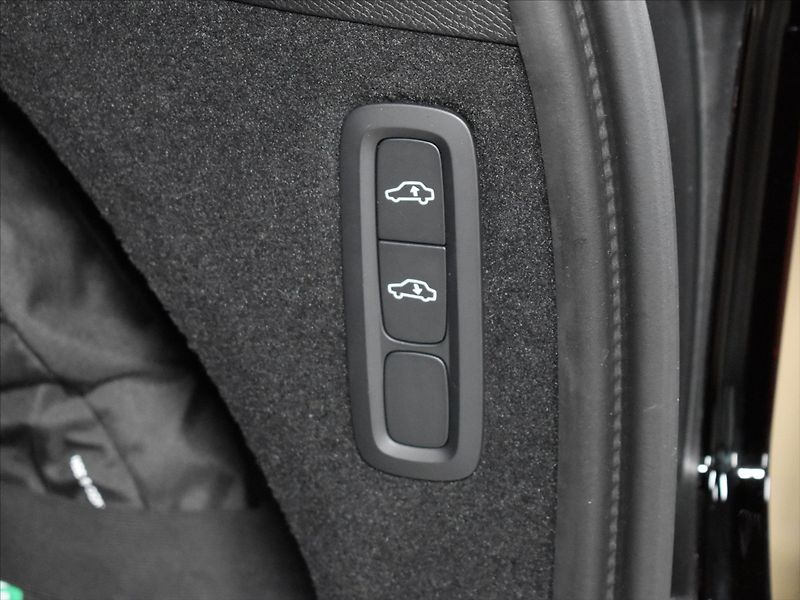Volvo XC90 2,0 B5 AWD Ultra vzduch,Pano - fotka 11 z 27