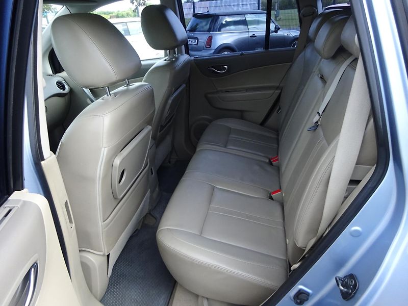 Renault Koleos 2.0dCi 110kW AUTOMAT 4x4 ČR - fotka 12 z 32