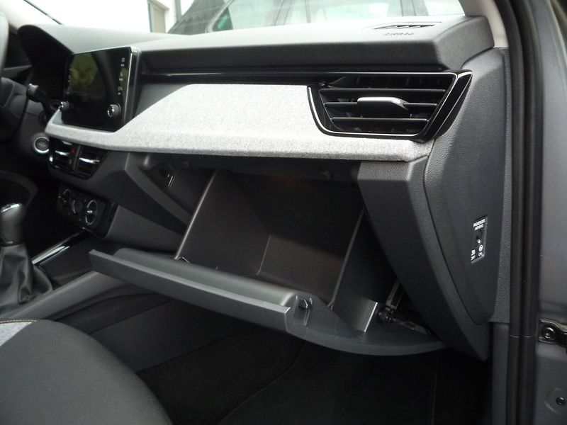 Škoda Kamiq (2025) 1,0TSi 85kW Selection - fotka 16 z 23