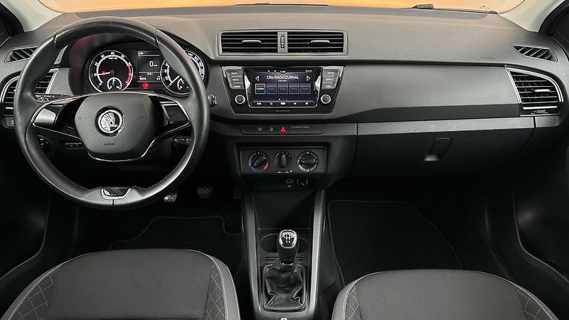 Škoda Fabia 1.0 TSI Ambition Combi - fotka 8 z 23