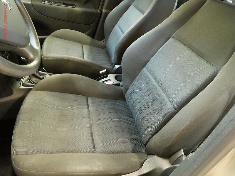 Peugeot 207 (2008) 1.4i, 1.maj,ČR, AC - fotka 9 z 18