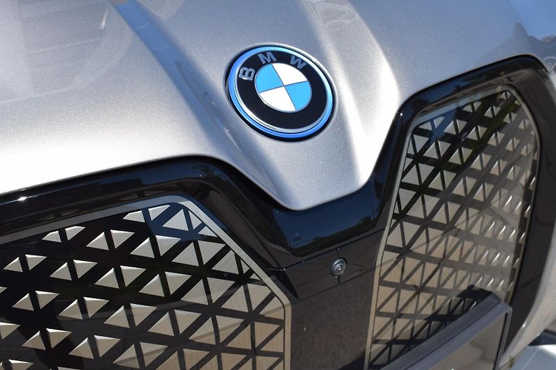BMW iX (2024) iX40xD/pano/360 - fotka 8 z 46