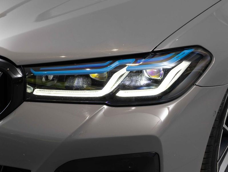 BMW Řada 5 M550i xDrive - fotka 8 z 23