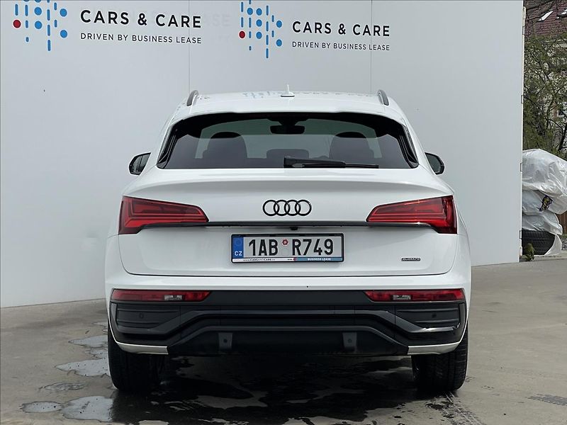 Audi Q5 2,0 TDI quattro S line  Sportb - fotka 22 z 23