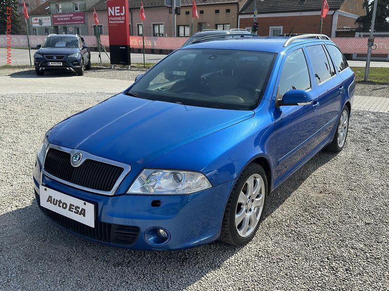 Škoda Octavia (2008) 2.0 FSi, xenon, autoAC - fotka 3 z 15