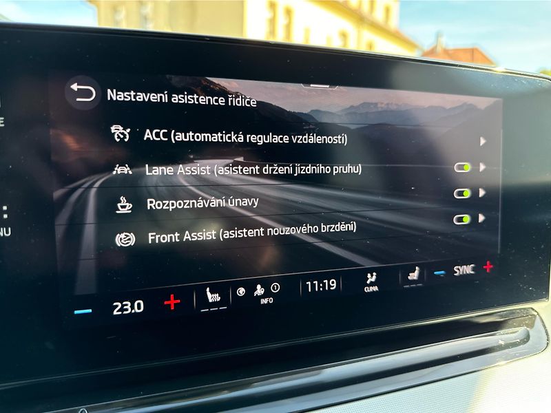 Škoda Octavia 2.0TDI STYLE 85kw - fotka 14 z 21
