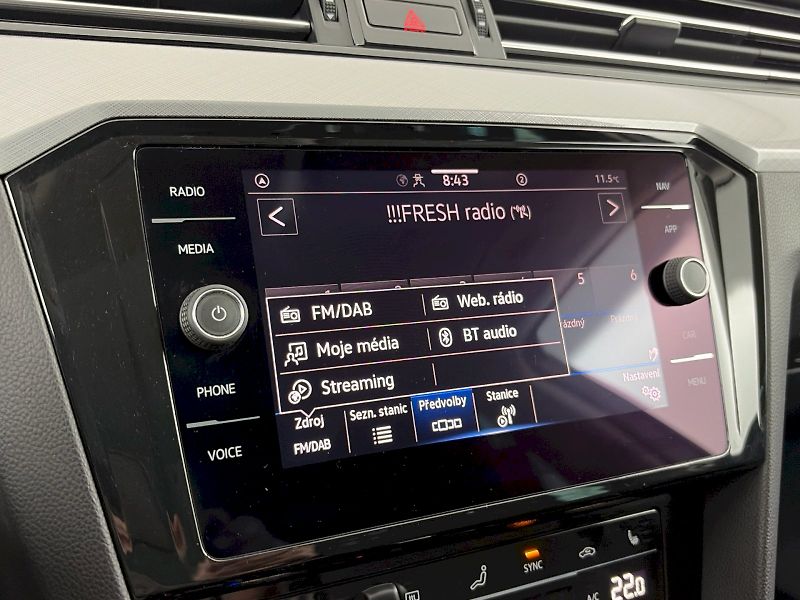 Volkswagen Passat (2023) Business 2.0 TSI 140kW DSG - fotka 16 z 35