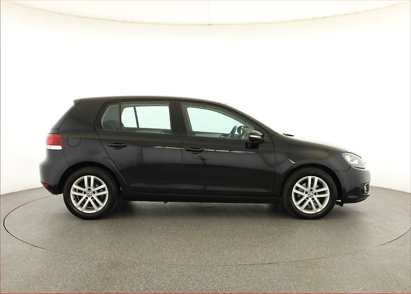 Volkswagen Golf (2010) 1.6 TDI - fotka 6 z 15