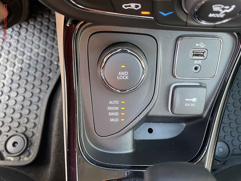 Jeep Compass (2018) 2.0MJT 4x4, ČR, Limited, AT - fotka 17 z 20
