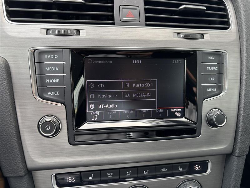 Volkswagen Golf 1,4 TSi AT Highline NAVI KAMER - fotka 23 z 47