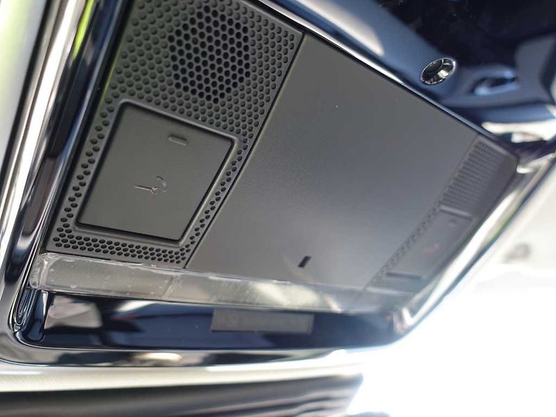 Land Rover Range Rover Velar 3,0 Dynamic SE D300 - fotka 33 z 41