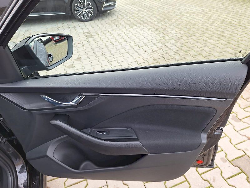Škoda Kamiq (2024) 1.0 TSI / 85 kW / 6MP / Select - fotka 25 z 32