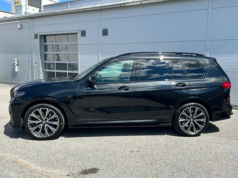 BMW X7 M50i - fotka 3 z 23