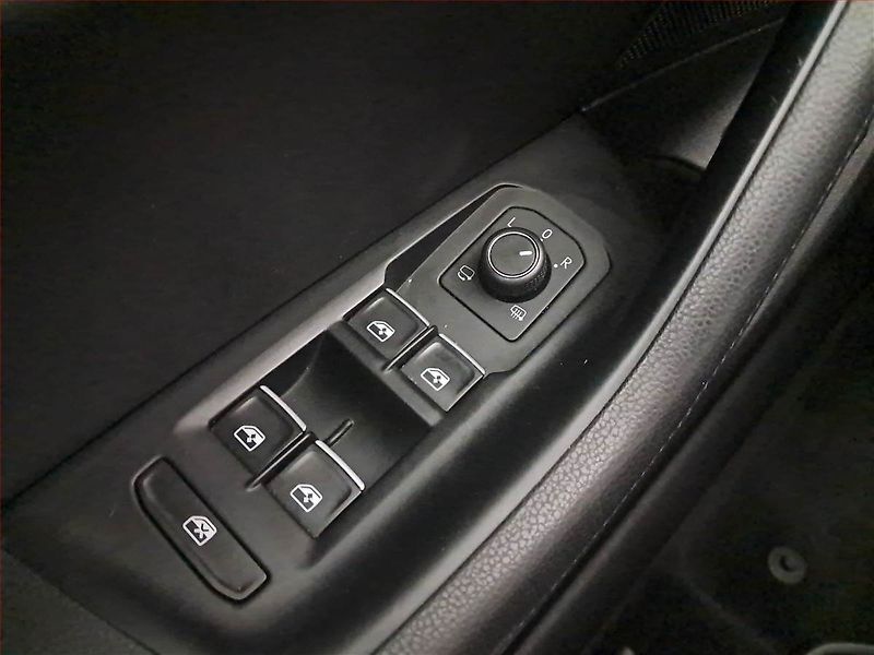 Volkswagen Passat (2015) Highline 2.0 TDI, Navi - fotka 19 z 20