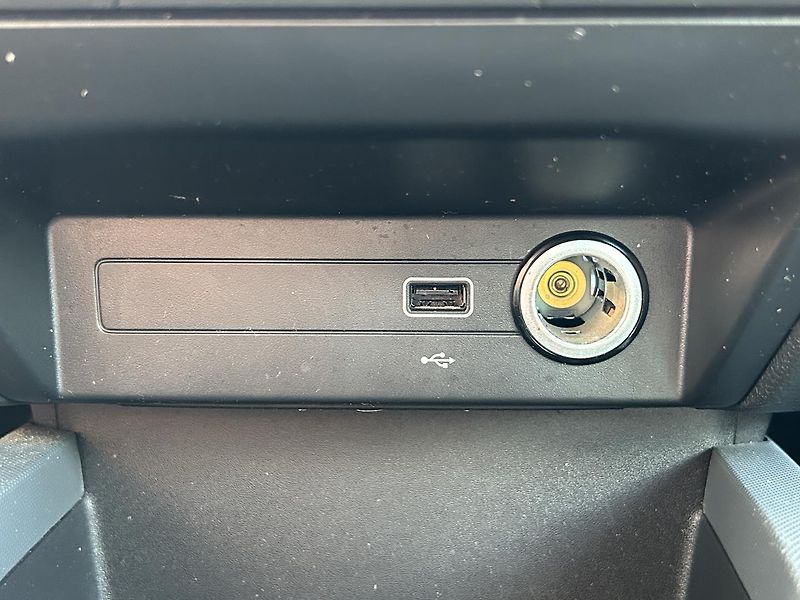 Škoda Fabia 1.0 TSI Active Plus - fotka 14 z 26