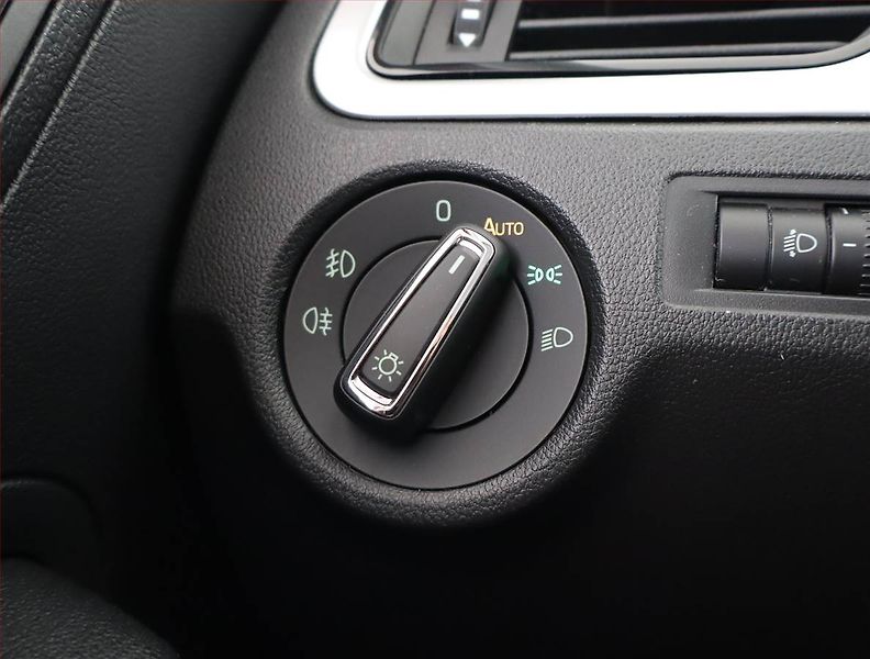 Škoda Rapid (2017) Spaceback 1.0 TSI, Navi - fotka 18 z 20