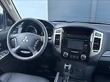 Mitsubishi Pajero 3,2 DI-D 190PS  Instyle-7 4x4 - náhled 24