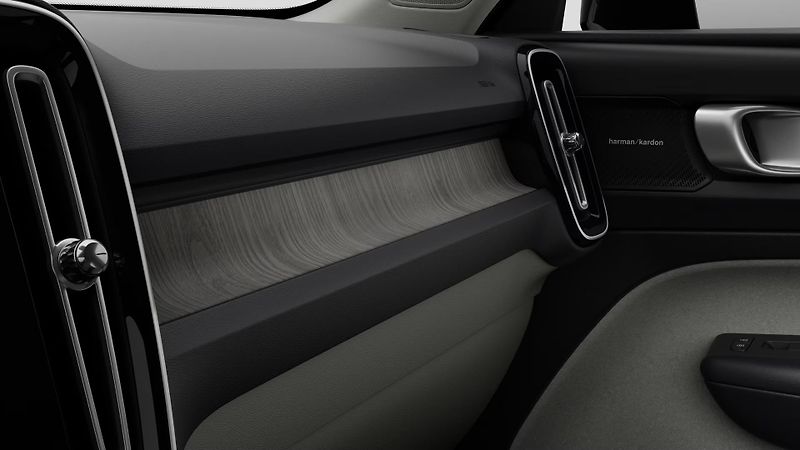 Volvo XC40 (2026) B3 AUT DARK PLUS - fotka 9 z 11