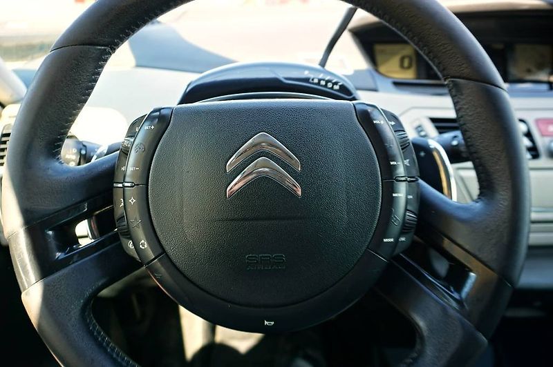 Citroën C4 Picasso (2012) EXCLUSIVE 2,0 HDI 120 kW - fotka 30 z 38
