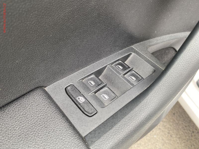 Škoda Octavia (2014) 2.0 TDi, RS Challange, bixen - fotka 13 z 19