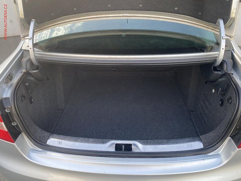 Škoda Superb (2010) 2.0TDi, ČR, Bixenon, AC - fotka 7 z 18