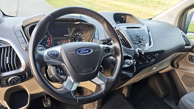 Ford Tourneo Custom (2016) - fotka 7 z 17