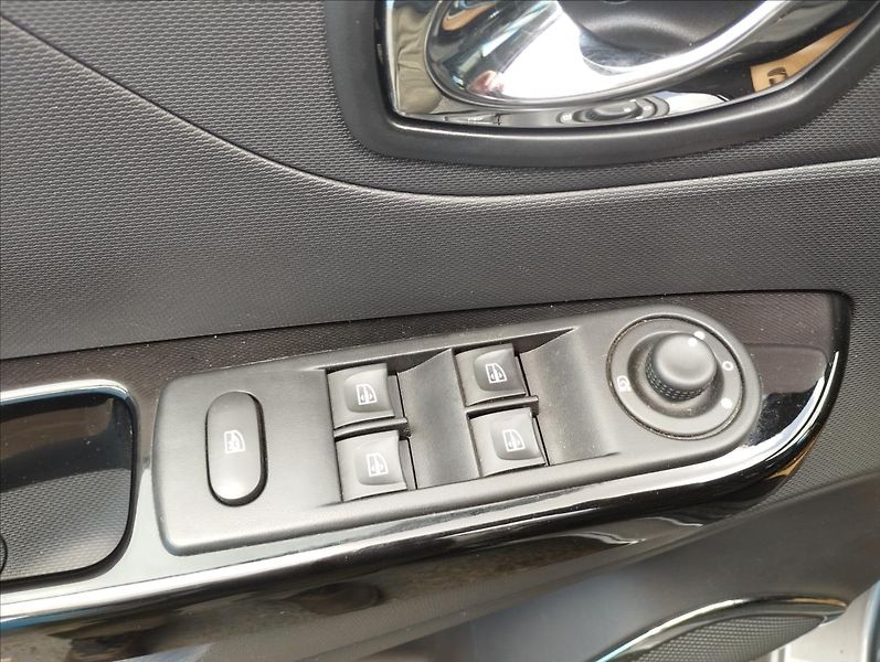 Renault Captur 1,5 DCi 66KW NAVI,DIGI KLIMA - fotka 18 z 20