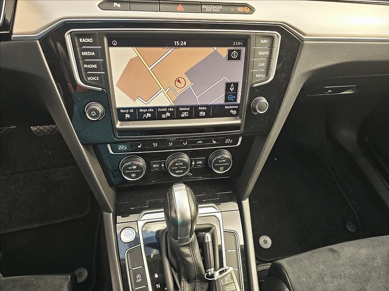 Volkswagen Passat VIII 1,4TSi DSG Highline - fotka 19 z 56