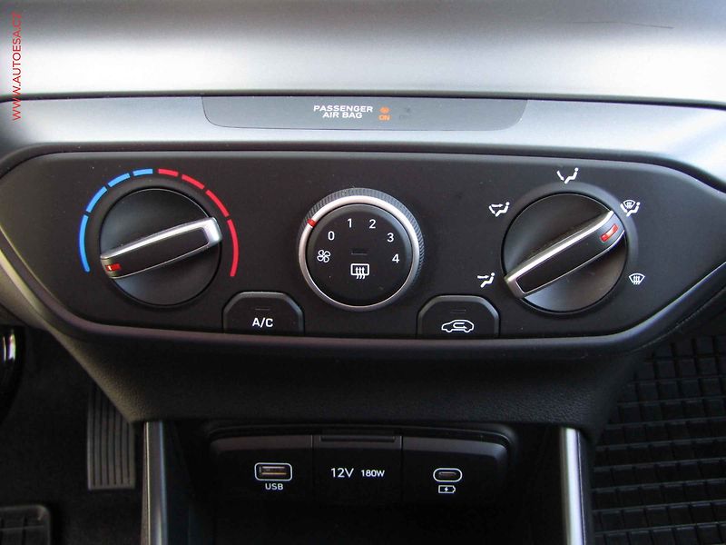 Hyundai i20 (2024) 1.2i, 1.maj,ČR, AC, navi - fotka 14 z 22