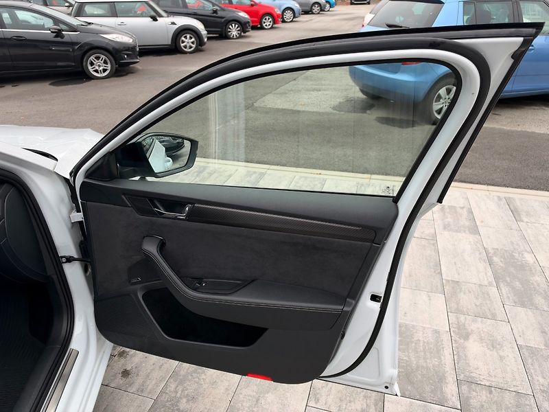 Škoda Superb (2021) Sportline 2.0 TSI 4x4 DSG - fotka 29 z 39