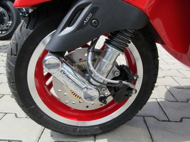 Vespa (2026) Primavera 125 RED e5+ - fotka 9 z 13