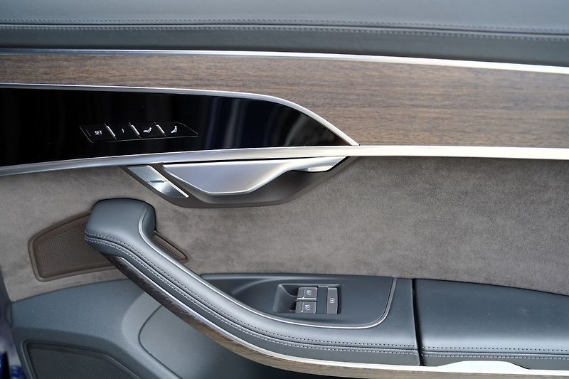 Audi A8 50 TDI Quattro 210 Kw/B&O/Matr - fotka 24 z 49