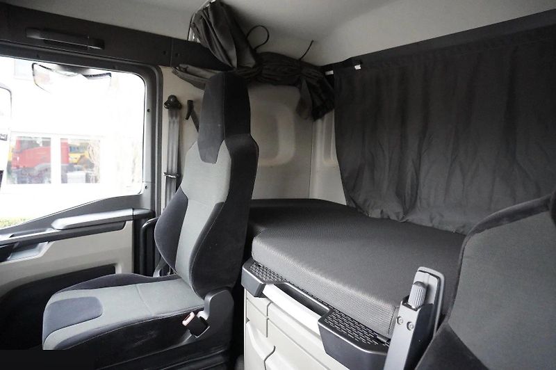 MAN TGS (2022) 26.430 6x4 tahač EURO 6 - fotka 19 z 24