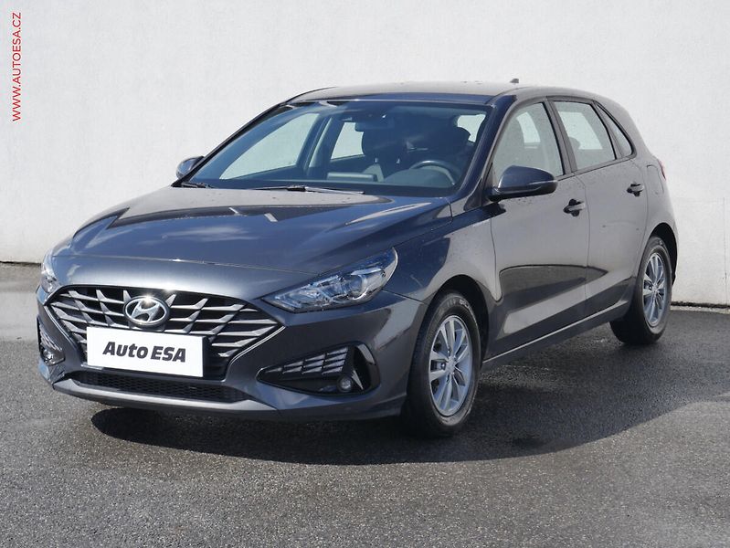 Hyundai i30 (2020) 1.5 DPi, 2.maj,ČR, AC, park - fotka 3 z 21