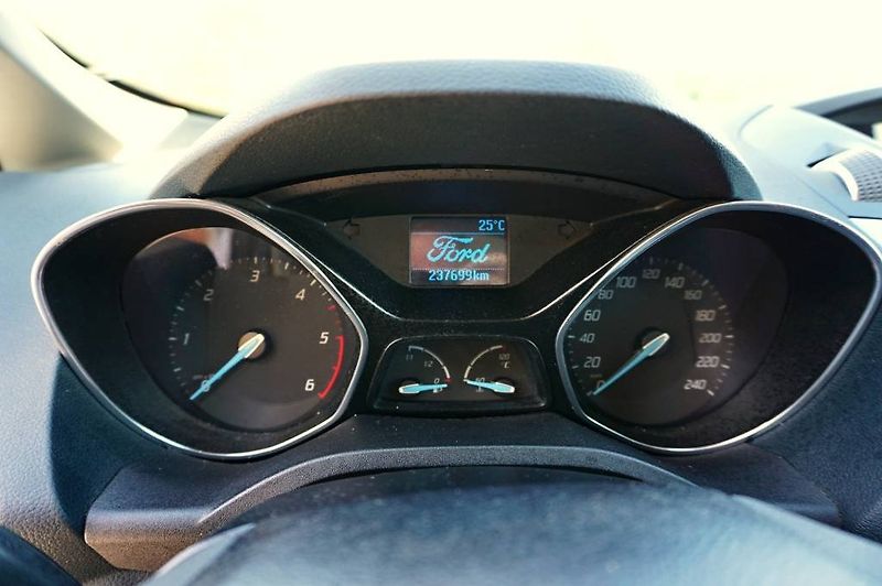 Ford C-MAX (2011) 1,6 TDCI 85 kW - fotka 23 z 36