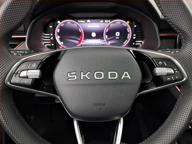 Škoda Kamiq (2025) 1.0 TSI, MONTE CARLO, KAMERA - fotka 16 z 20