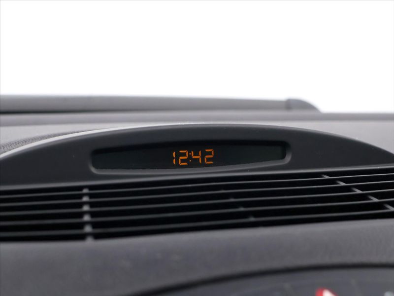 Mercedes-Benz SL 500 5,0 225kW Aut.klima Tempo - fotka 21 z 38