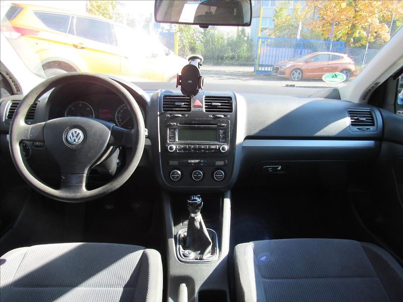 Volkswagen Jetta 2,0 TDi 103kW - fotka 11 z 24