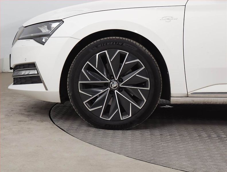 Škoda Superb (2021) Laurin&Klement 2.0 TDI - fotka 15 z 22