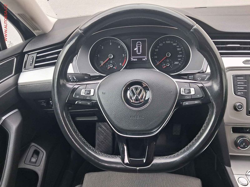 Volkswagen Passat (2015) 2.0 TDI, servis.kniha - fotka 11 z 18