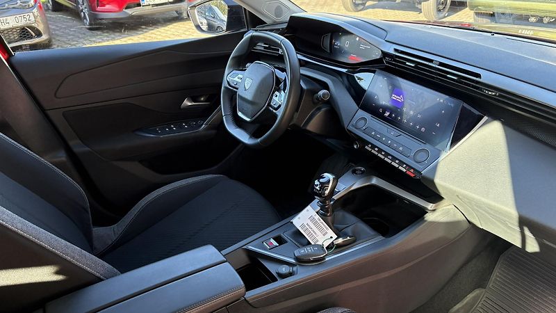Peugeot 308 1.2 130k Active - fotka 10 z 15