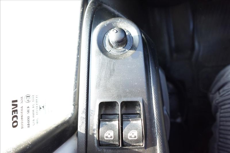 Iveco Daily 3,0 HPT  35S18 SKŘÍŇ MRAZÁK -2 - fotka 16 z 24