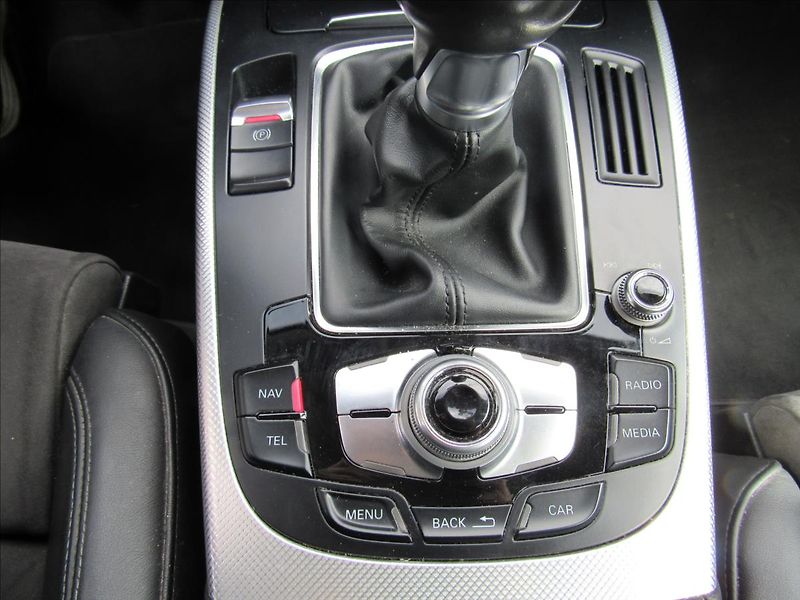 Audi A4 Avant 2,0 TDi 130KW Attraction - fotka 19 z 36