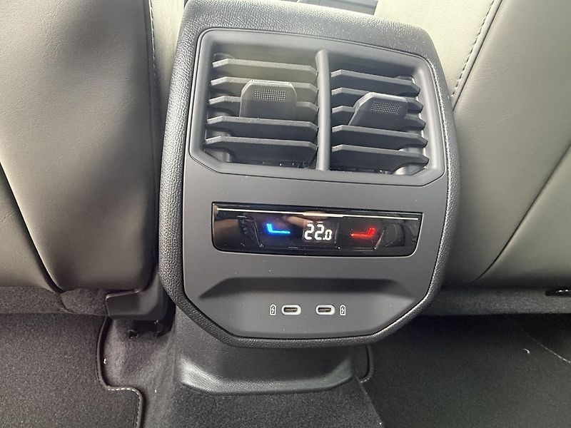 Cupra Formentor (2026) 2.0TDI TRIBE 150k DSG ZÁRUKA 5 - fotka 19 z 45