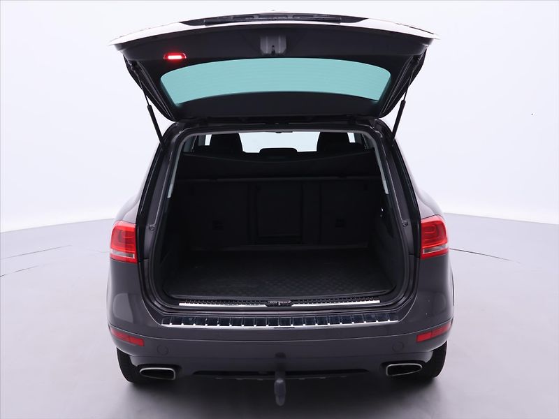 Volkswagen Touareg 3,0 TDI 150kW V6 CZ - fotka 9 z 39