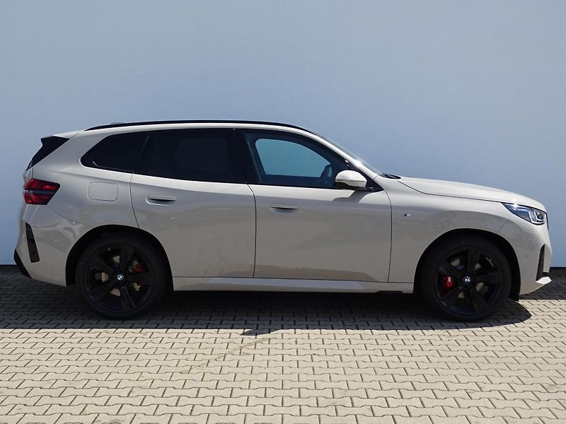 BMW X3 20 xDrive - fotka 5 z 7