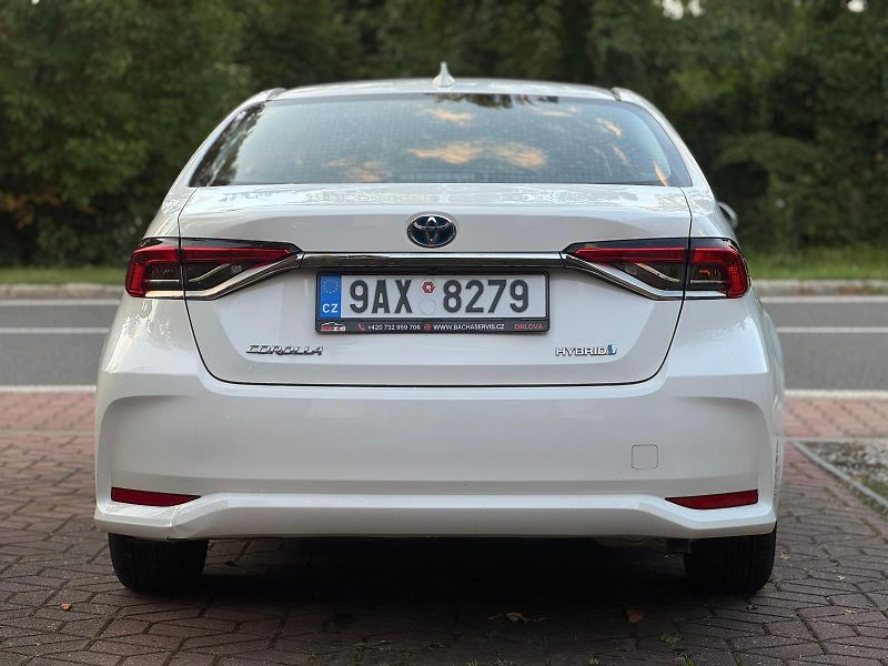 Toyota Corolla 1.8Hybrid 1.MAJITEL ČR DPH - fotka 16 z 29